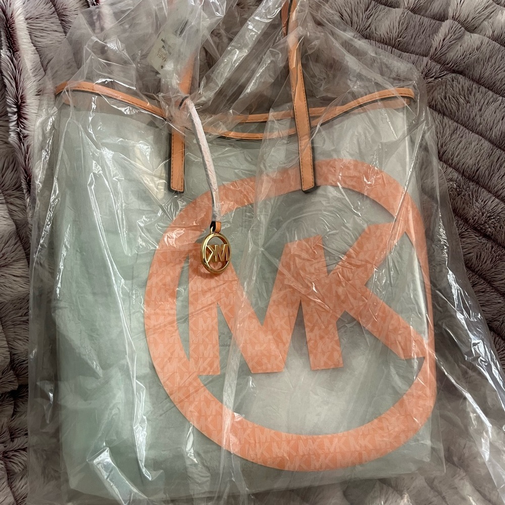 MICHAEL KORS LARGE TOTE.  Brand New with Tags Tangerine in color